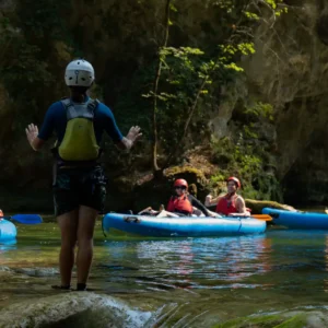 Vodič objašnjava sigurnosni protokol prije slapa na rijeci Mrežnici