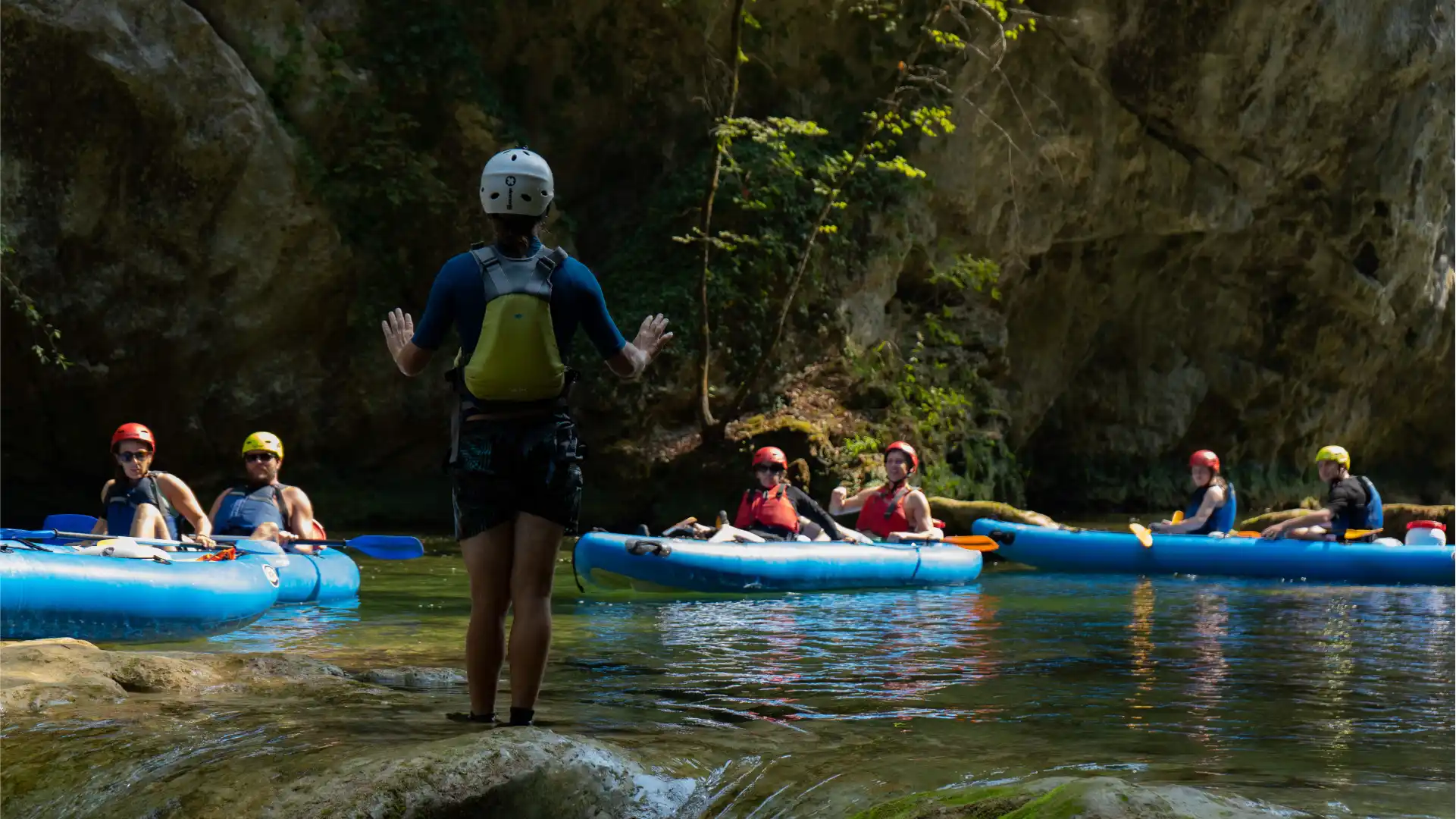 Vodič objašnjava sigurnosni protokol prije slapa na rijeci Mrežnici